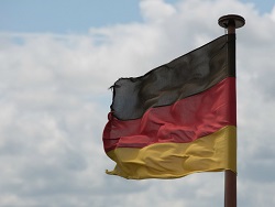 В Германию вернули украденные ворота концлагеря Дахау