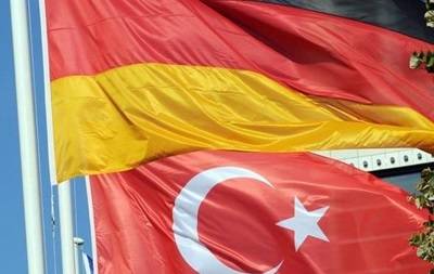 Германия сокращает экспорт оружия в Турцию