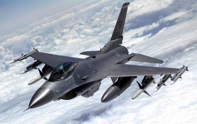 Истребитель F 16 сбросил топливные баки в южнокорейское озеро