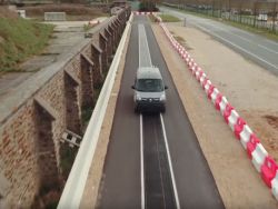 Qualcomm построил 100 метровую дорогу которая заряжает едущие электромобили