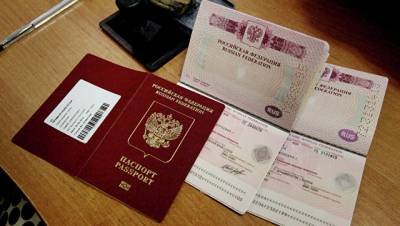 Турчинов хочет пускать россиян на Украину по биометрическим загранпаспортам