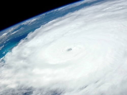 Формирование разрушительного урагана «Мария» продемонстрировали на видео