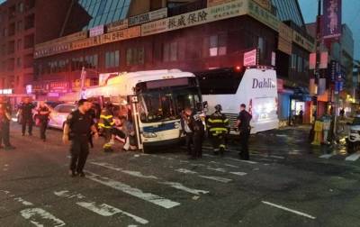 В Нью Йорке столкнулись автобусы, трое погибших