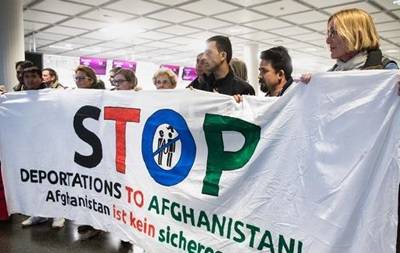 Германия возобновила депортацию афганцев