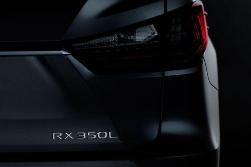 Lexus покажет на Лос Анджелесском автосалоне кроссовер RX с тремя рядами сидений