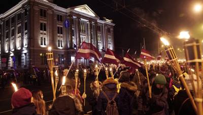 Игры огнепоклонников: в Риге прошло очередное факельное шествие