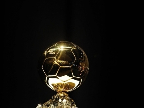 СМИ: Роналду вручат Золотой мяч на Эйфелевой башне