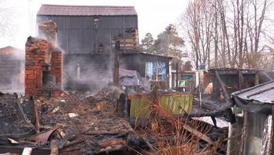 При пожаре в частном доме в Калужской области погибли семь человек