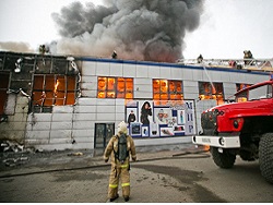 В Оренбургской области ввели режим ЧС после пожара в ТЦ и взрыва в доме
