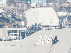 На китайском корабле установили огромную пушку неизвестного типа