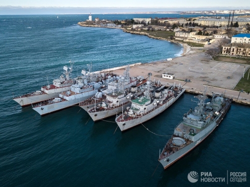 Киев потребовал от Москвы отремонтировать оставленные в Крыму корабли