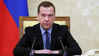 Медведев призвал разобраться с закупками микроэлектроники