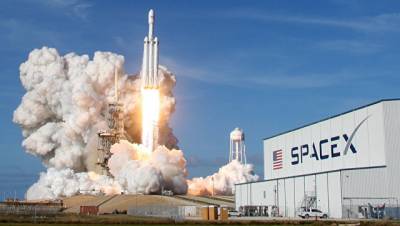 Академик назвал запуск Falcon Heavy знаковым событием для космонавтики