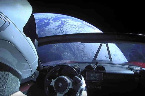 Маск отправил «Теслу» на Falcon Heavy на миллионы лет в космос