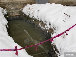 Двое детей утонули в вырытой коммунальщиками яме под Новосибирском