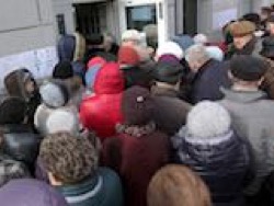 Россияне ударили по банкам: За месяц со счетов утекло 453 миллиарда рублей