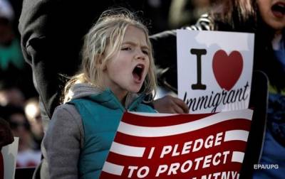 Суд поддержал запрет на миграционный указ Трампа