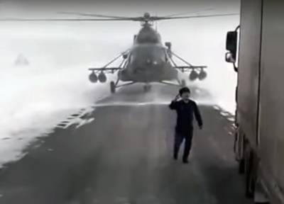 Пилот вертолета решил уточнить дорогу у дальнобойщика