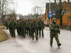 Эстонцев выселят из казарм в палатки ради комфорта солдат НАТО