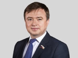 Депутат Госдумы отправил в екатеринбургский штаб Навального коробку зеленки
