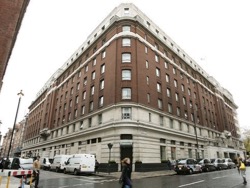 Три сестры подали в суд на лондонский отель, где их едва не убили