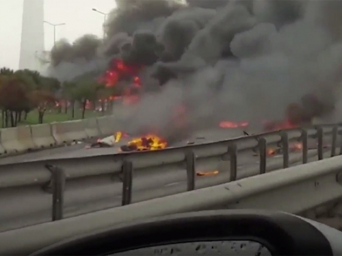 Опубликовано видео падения в Стамбуле вертолета с четырьмя россиянами