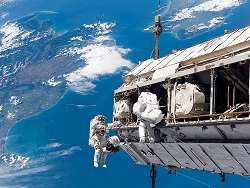 Астронавты NASA совершат выход в открытый космос