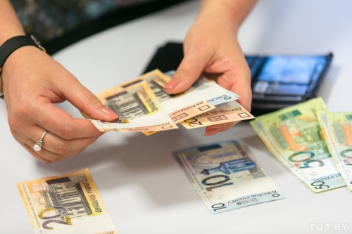 Гендиректор МТЗ: В марте на предприятии в среднем получали 950 рублей