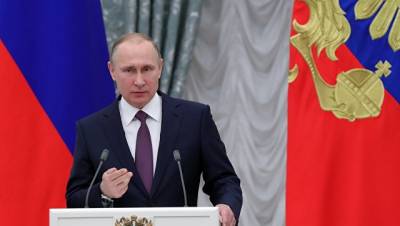 Путин в Кремле вручил золотые звезды Героя труда
