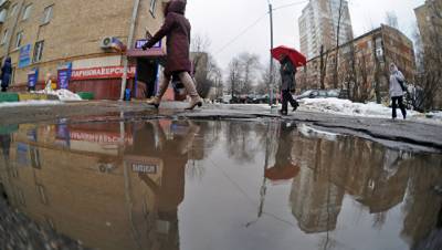 На проспекте на юго западе Москвы образовалась шестиметровая яма