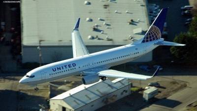 Двух офицеров отстранили от службы из за инцидента на борту United Airlines
