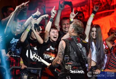 Korn пригласила в тур басистом 12 летнего сына гитариста Metallica