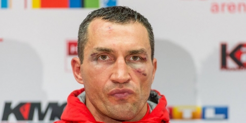 Владимир Кличко проиграл титульный бой техническим нокаутом