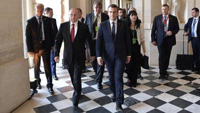 Макрон рассказал, как нужно действовать для развития отношений Франции и РФ