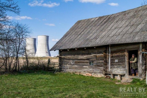 И так, и так помирать. Жительница ближайшей к АЭС избушки освещает дом керосинкой