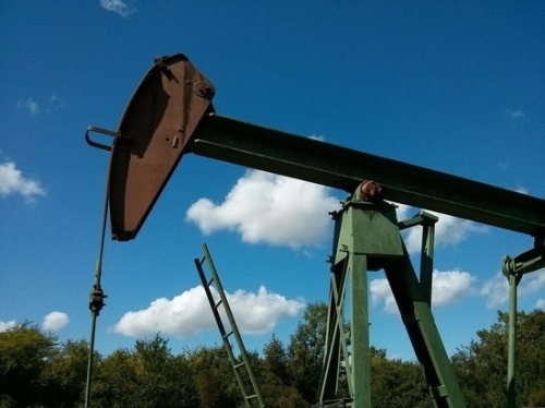 Нефть начала дорожать на фоне договоренности Москвы и Эр Рияда