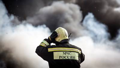 На юго западе Москвы локализовали пожар в гараже с картоном