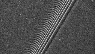 Кассини увидел рои пропеллеров в кольцах Сатурна