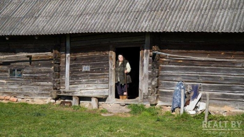 И так, и так помирать. Жительница ближайшей к АЭС избушки освещает дом керосинкой