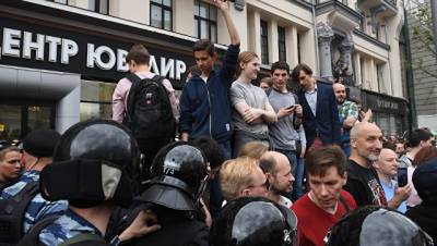 В Москве после несогласованной акции оппозиции задержали более 150 человек