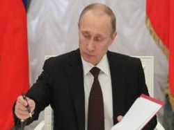 Путин подписал закон об ужесточении наказания за нелегальный алкоголь
