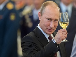 Владимир Путин поздравил Макрона