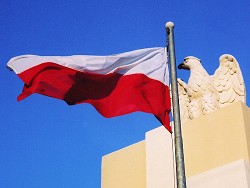 Еврокомиссия грозит Польше санкциями из за реформы‍ суда