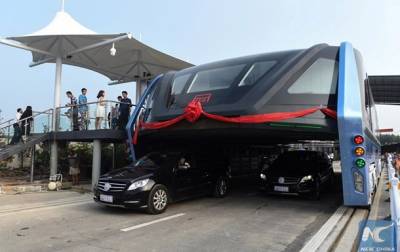 В Китае проект автобуса над дорогой признан аферой