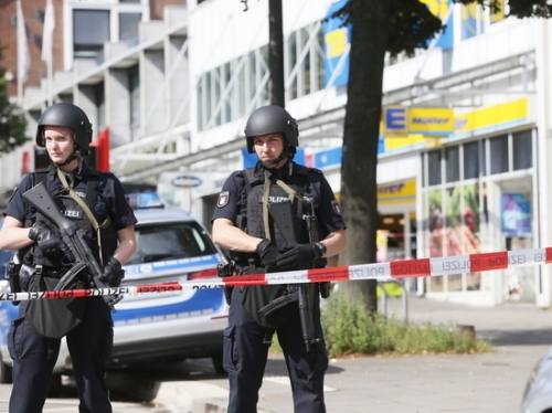Кровавая атака в Гамбурге: мужчина без разбора режет людей