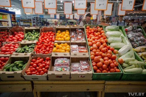 Нам не до импорта. Сколько в Минске стоят овощи, на которые президент потребовал держать цены