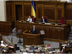 Порошенко внес в Раду исправленный закон об особом статусе Донбасса