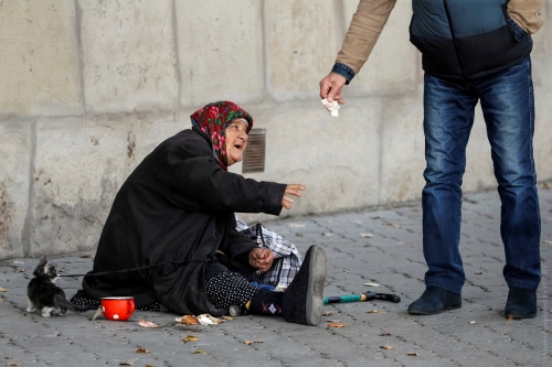 Евростат назвал число жителей ЕС, которые оказались за чертой бедности