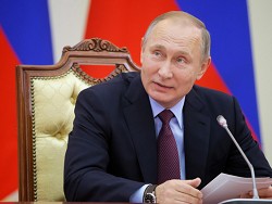 Более половины россиян видят Путина президентом и после 2018 года