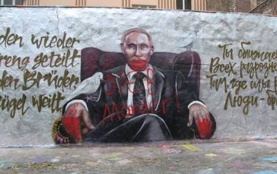 В Берлине на граффити с Путиным написали убийца и вор